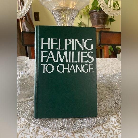 BOOK-HELPING FAMILIES TO CHANGE - Picture 1 of 6